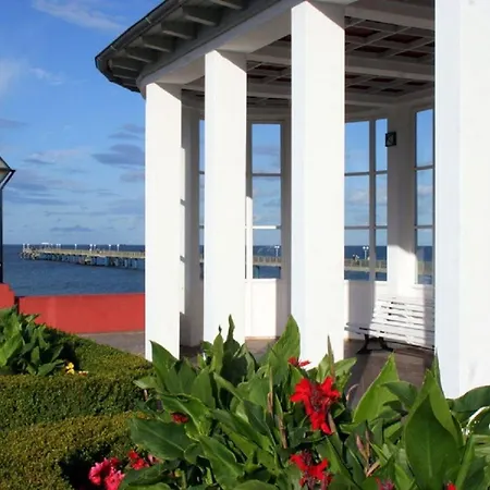 公寓 Lindholm-strandnaehe -balkon-im Zentrum Von 1 宾茨