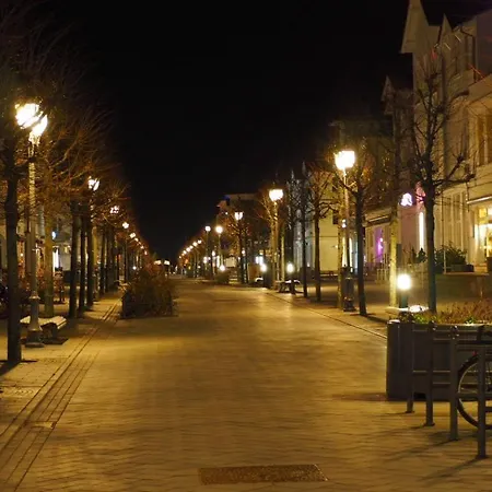 Lindholm-strandnaehe -balkon-im Zentrum Von 1 宾茨