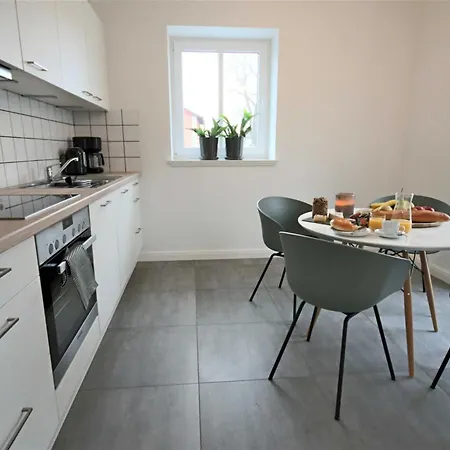 Lindholm-strandnaehe -balkon-im Zentrum Von 1 公寓 宾茨