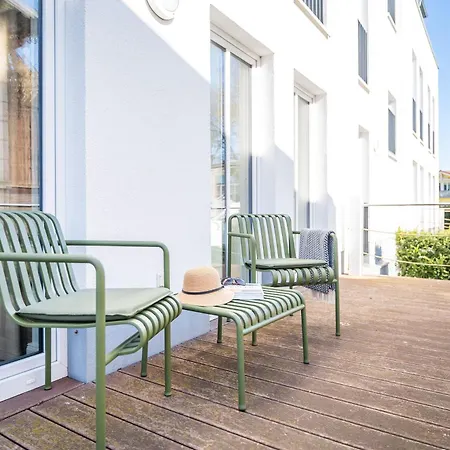 Lindholm-strandnaehe -balkon-im Zentrum Von 1 דירה
