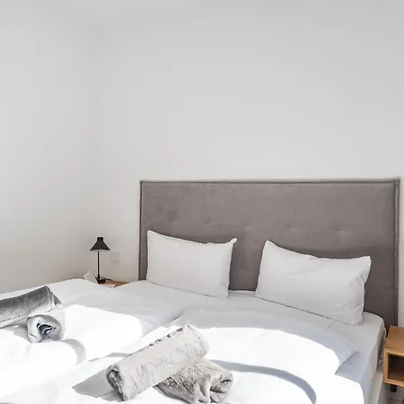 公寓 Lindholm-strandnaehe -balkon-im Zentrum Von 1 宾茨