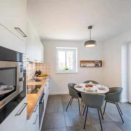 Lindholm-strandnaehe -balkon-im Zentrum Von 1 아파트 빈츠