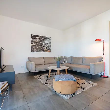 Lindholm-strandnaehe -balkon-im Zentrum Von 1