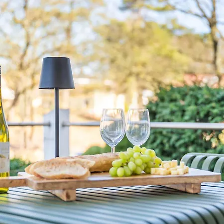 Lindholm-strandnaehe -balkon-im Zentrum Von 1 아파트