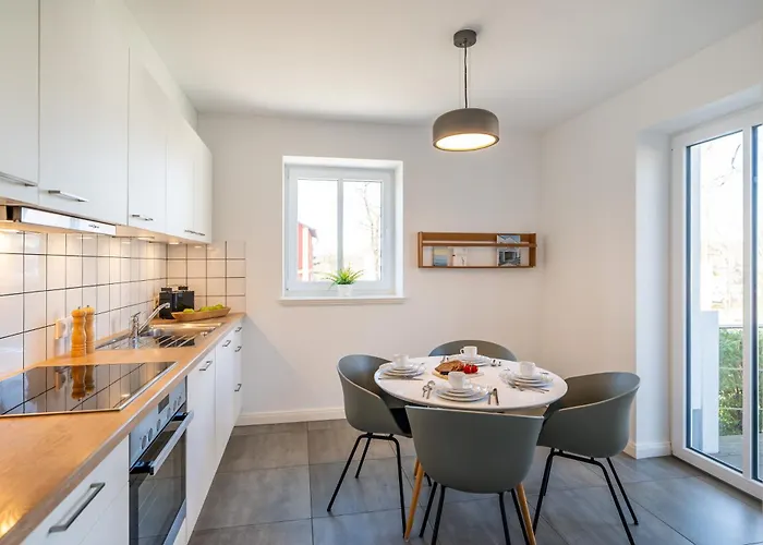 Lindholm-strandnaehe -balkon-im Zentrum Von 1 * Binz