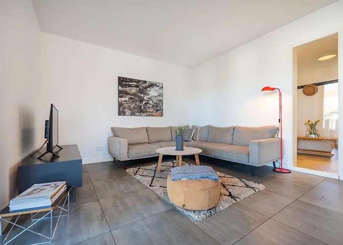 Lindholm-strandnaehe -balkon-im Zentrum Von 1